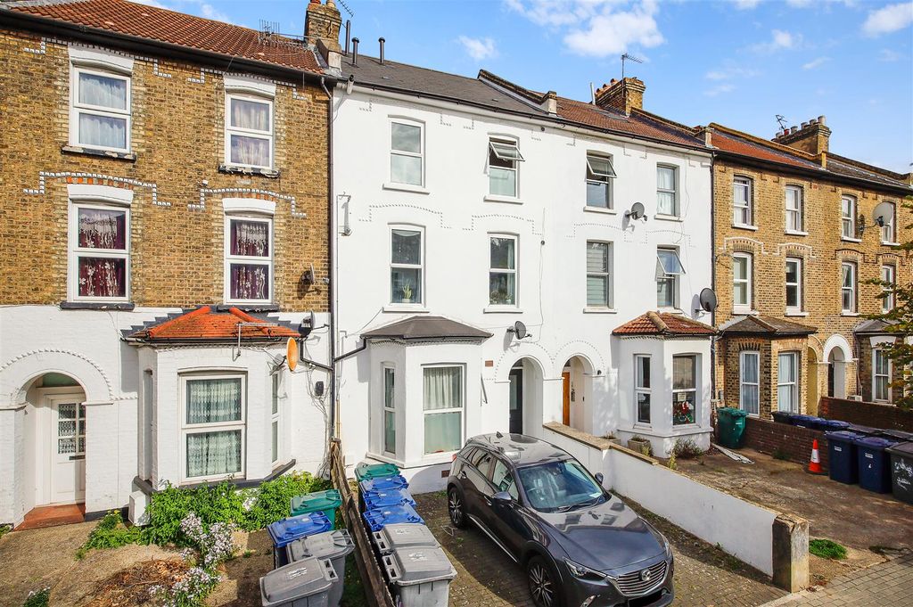 Property photo 2 of 9 Exterior