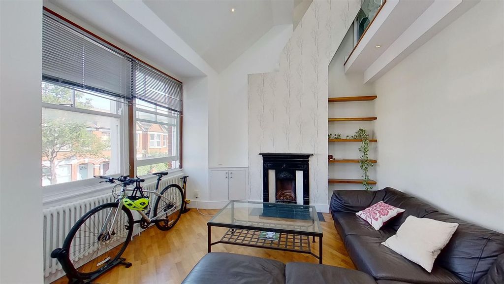Property photo 3 of 15 Penwith-Road-Earlsfield-Sw18-08112020_221010.Jpg