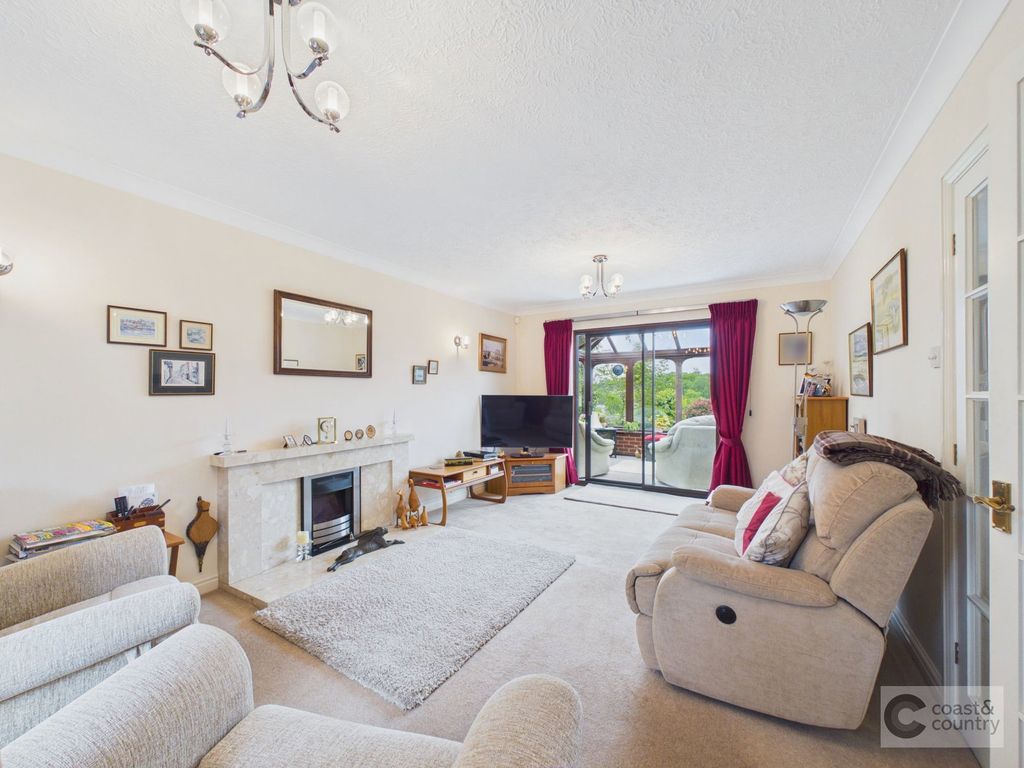 Property photo 3 of 27