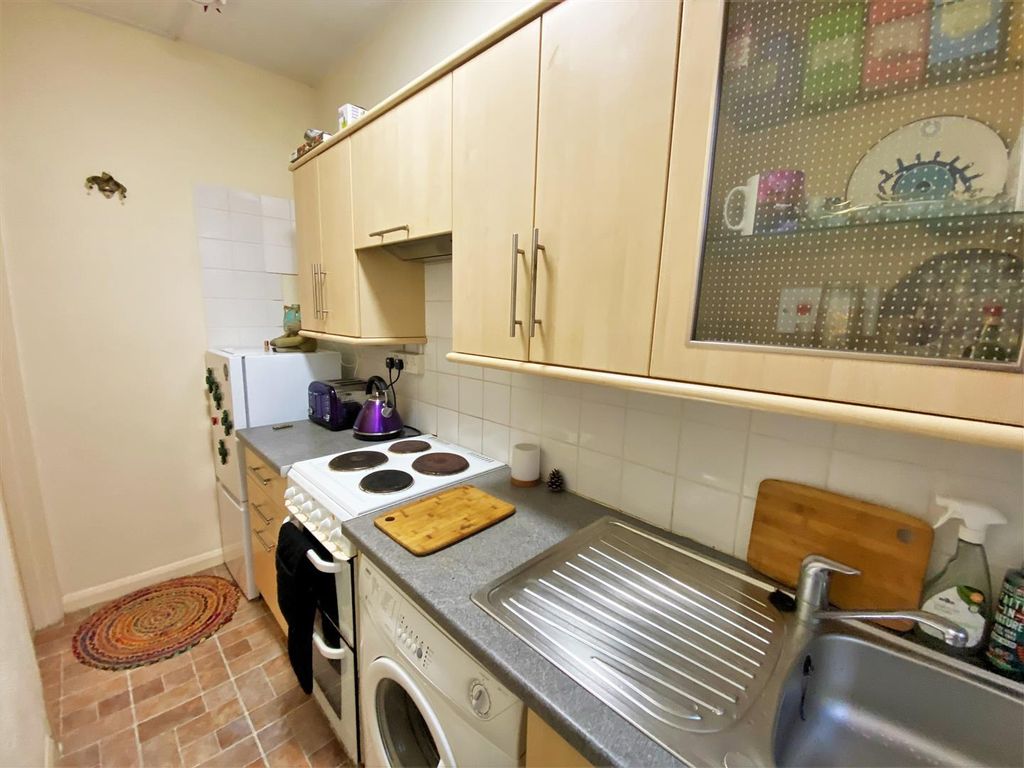 Property photo 3 of 6 Kitchen