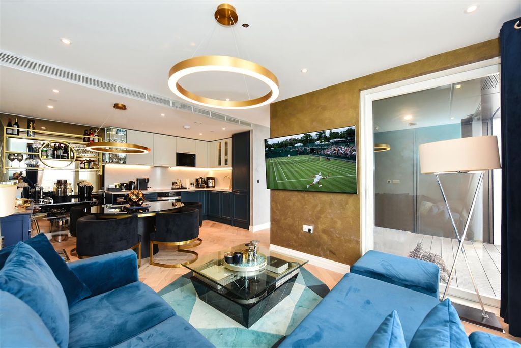 Property photo 2 of 16 153-Kings-Tower (10).Jpg