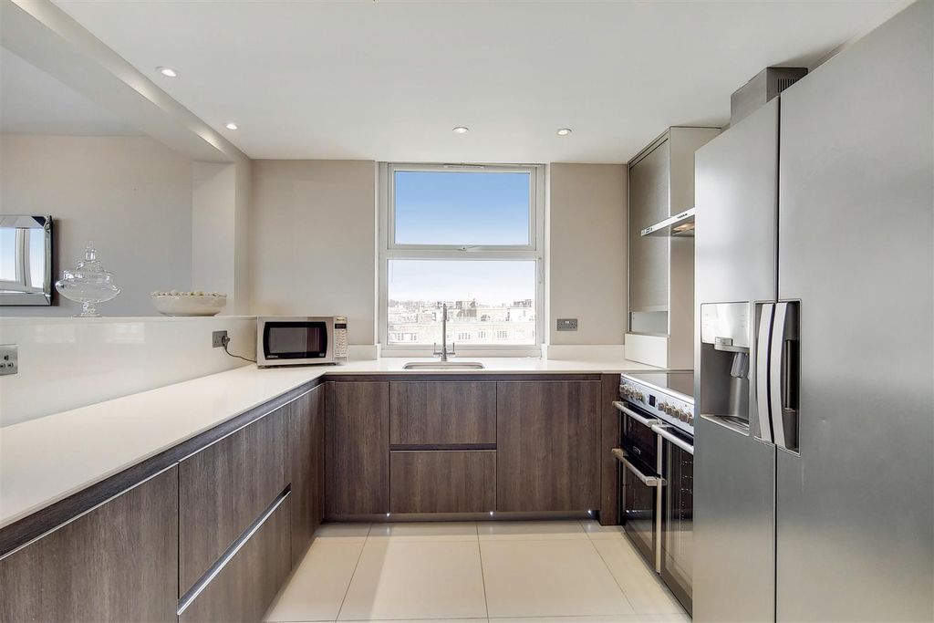 Property photo 3 of 10 3