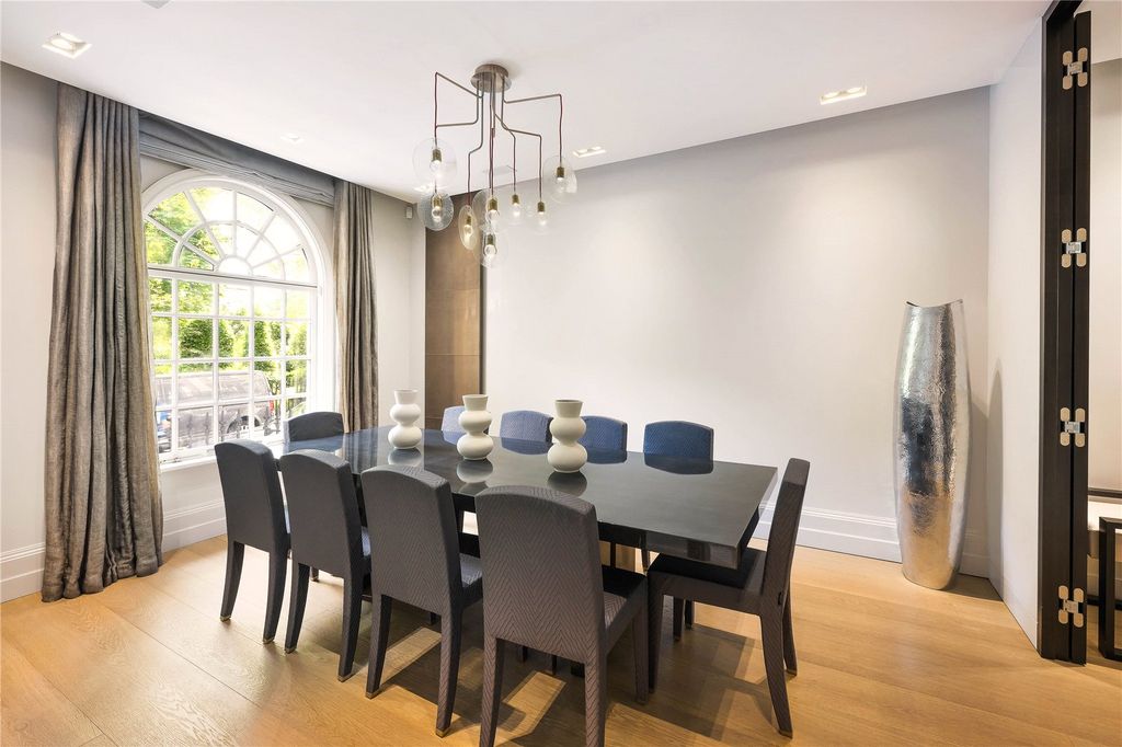 Property photo 3 of 17 Dining Room