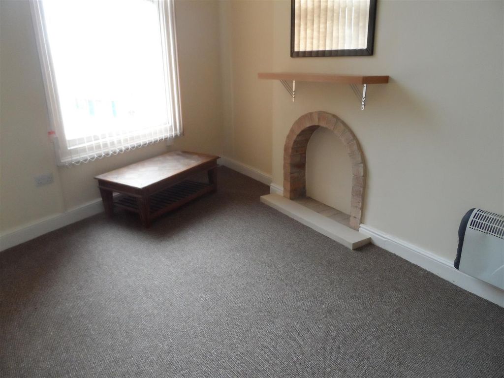 Property photo 3 of 5 Living Room