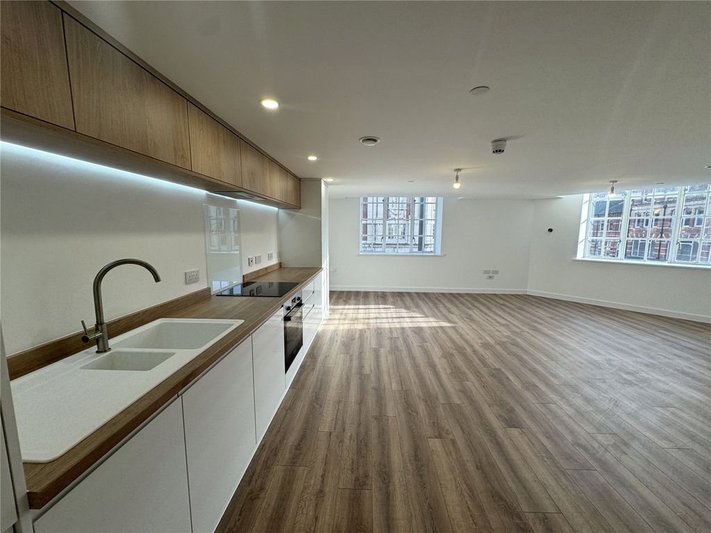 Property photo 1 of 11 Flat 102