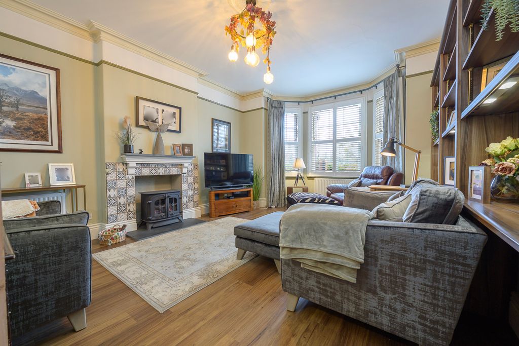 Property photo 2 of 16 Davenport House-10