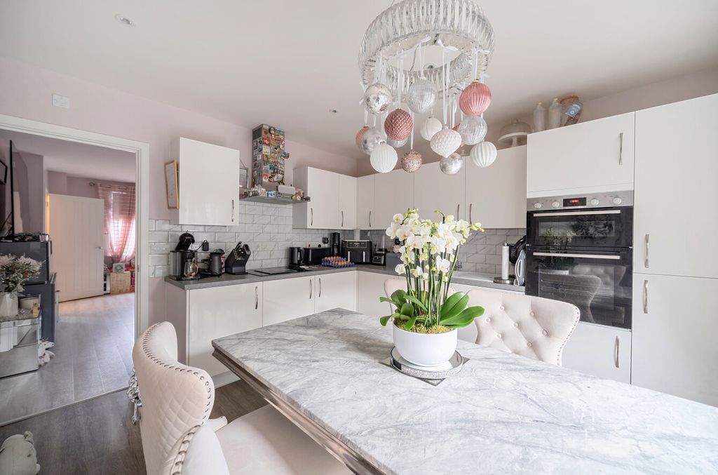 Property photo 3 of 15 1387059-3-6936Aec...