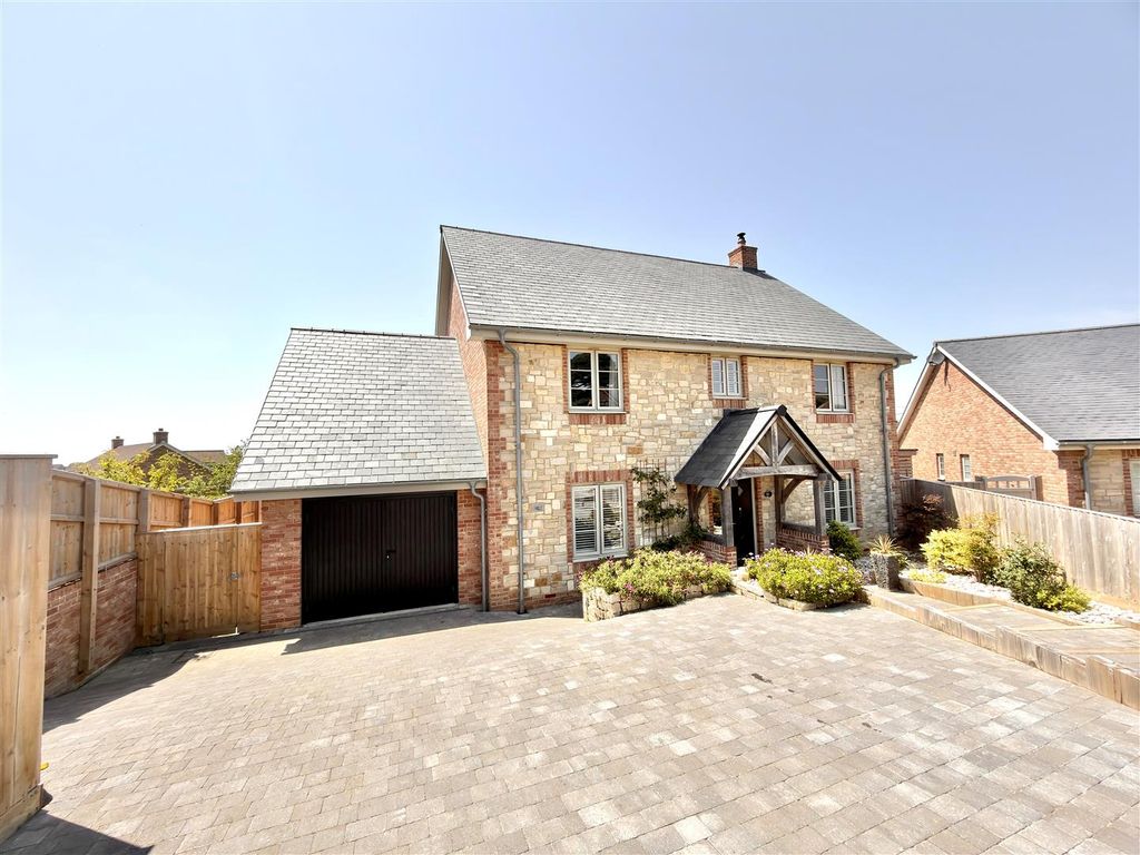 Property photo 1 of 50