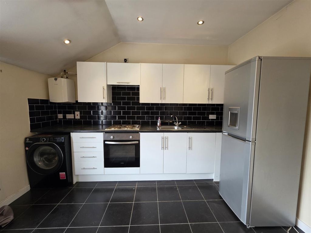 Property photo 3 of 10 1000055171.Jpg