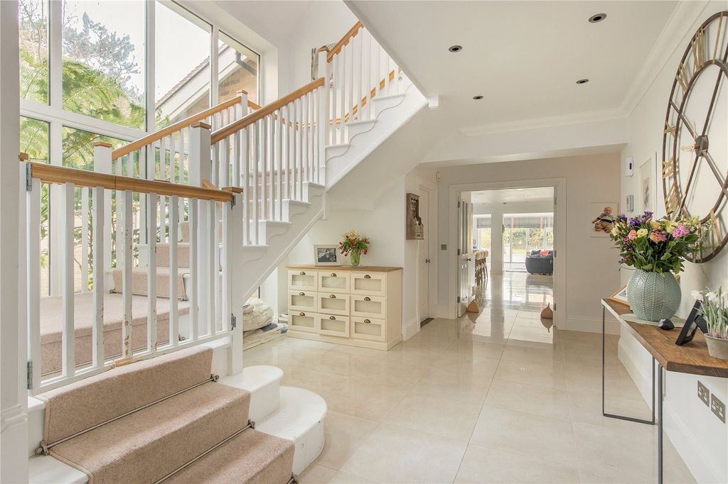 Property photo 3 of 17 Hallway