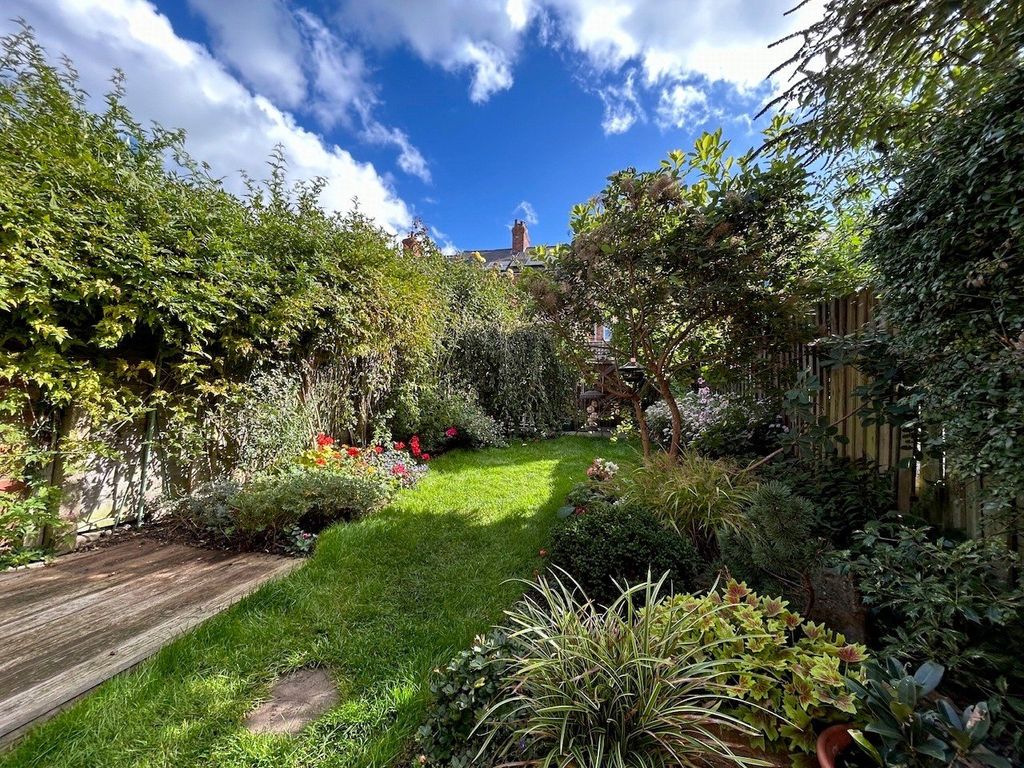 Property photo 2 of 21 Picture No. 16