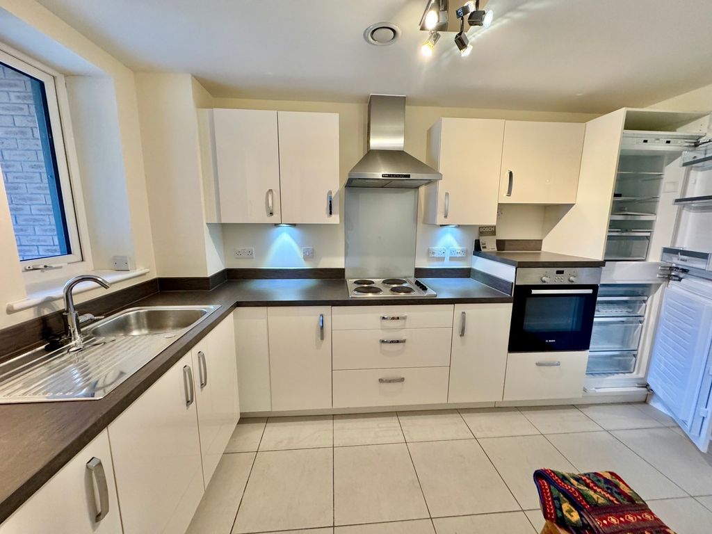Property photo 2 of 10 Kitchen