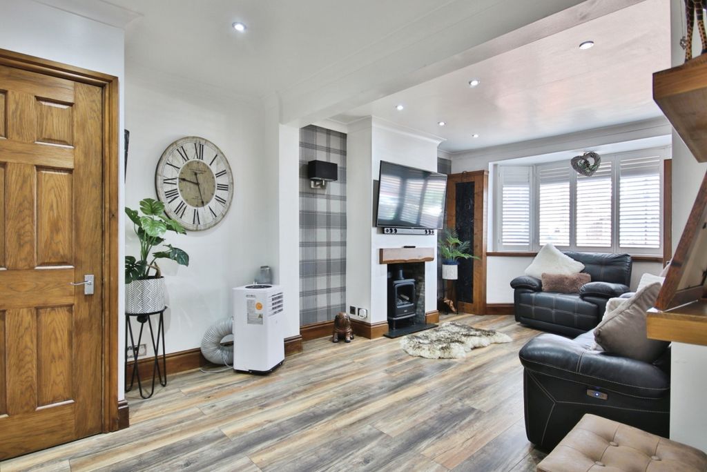 Property photo 2 of 18 4322685
