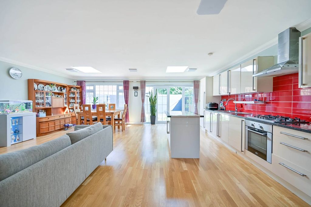 Property photo 3 of 8