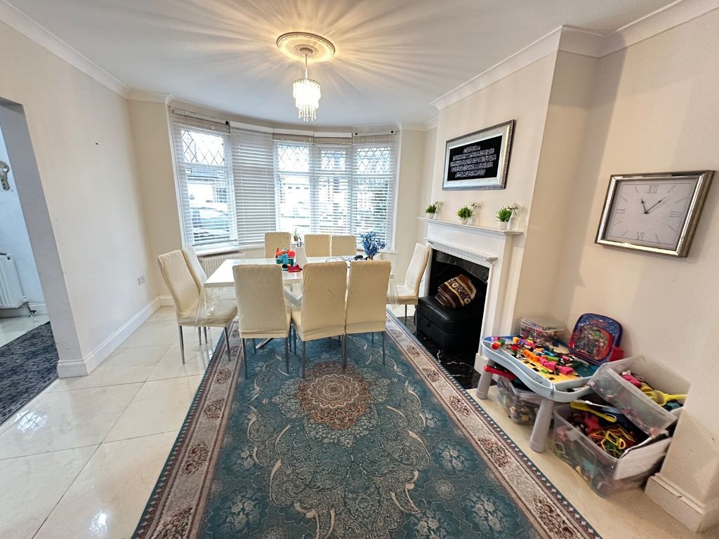 Property photo 2 of 12 4913642