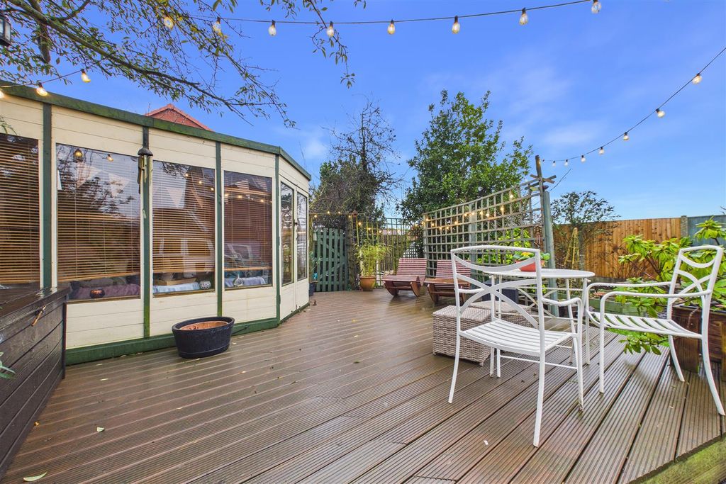 Property photo 3 of 30 Cam04235G0-Pr0135-Still028.Jpg