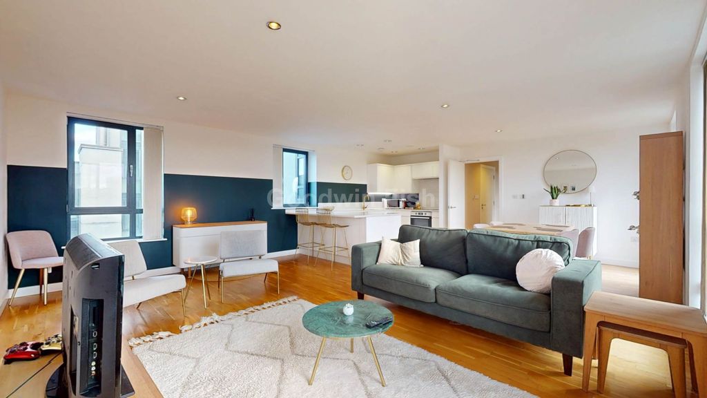 Property photo 2 of 17