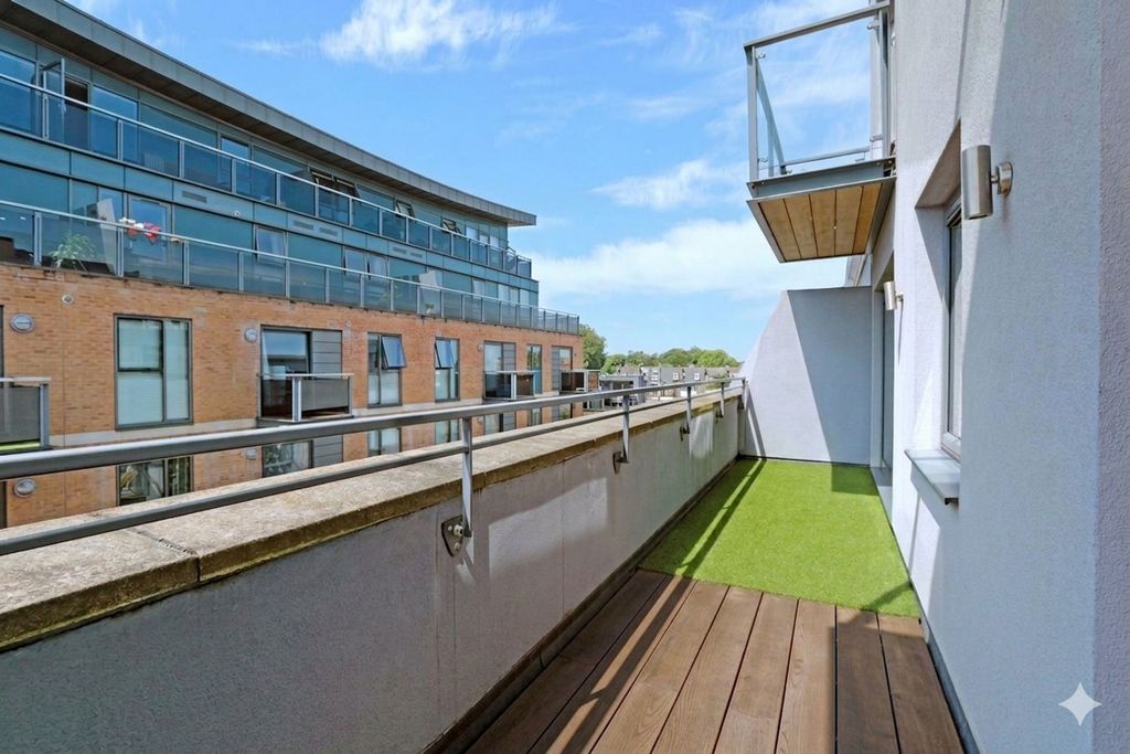 Property photo 1 of 10 Balcony