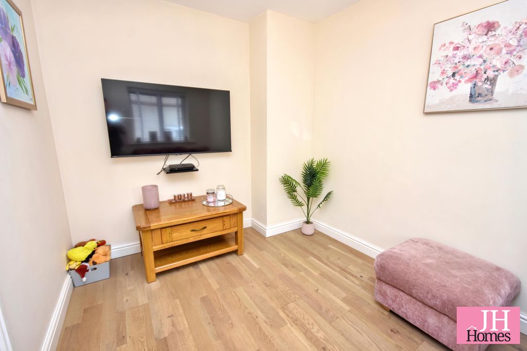 Property photo 3 of 21