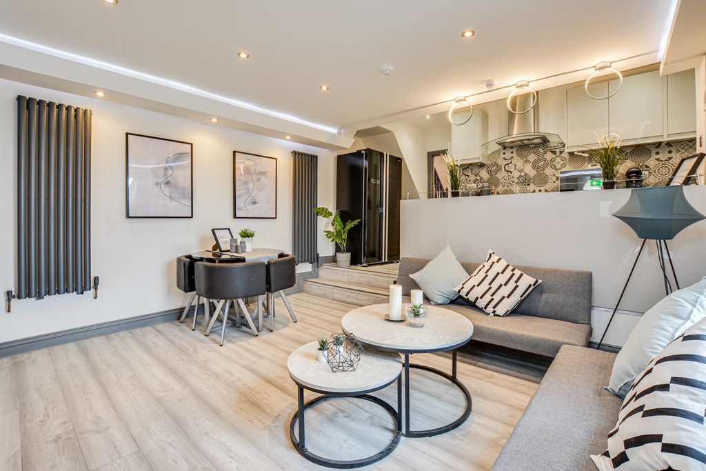 Property photo 1 of 7 Photo 0