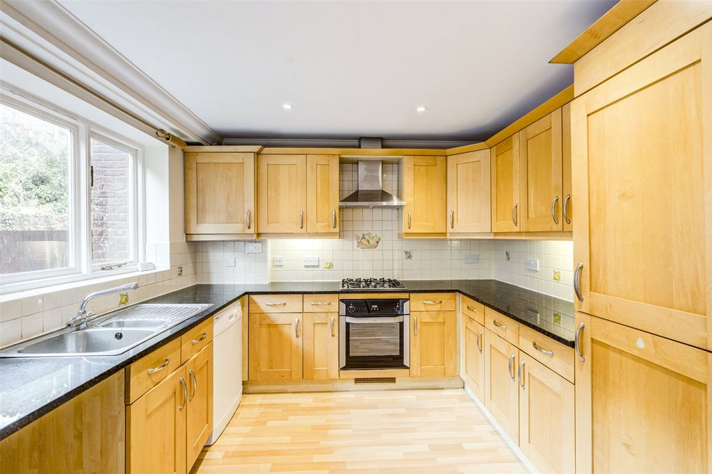 Property photo 3 of 28 Picture No. 05