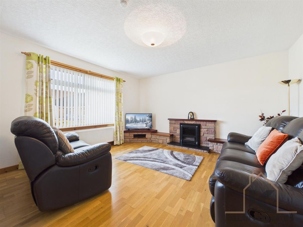 Property photo 3 of 39