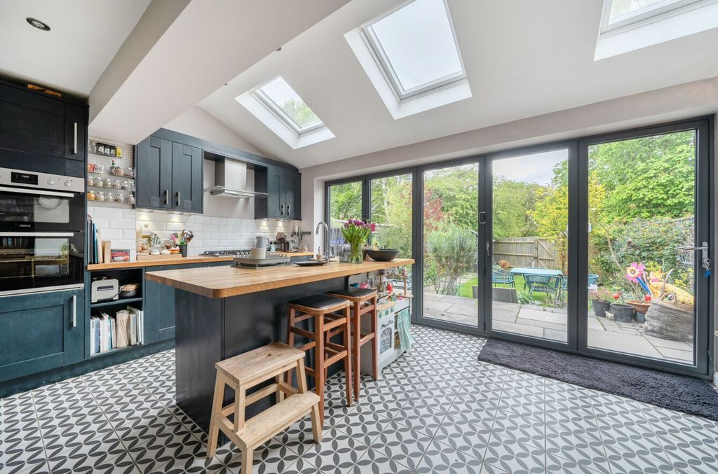 Property photo 2 of 17 Kitchen / Diner