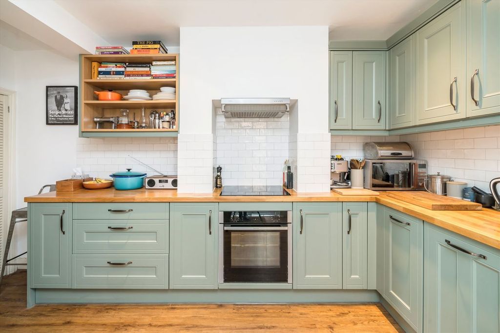 Property photo 3 of 6