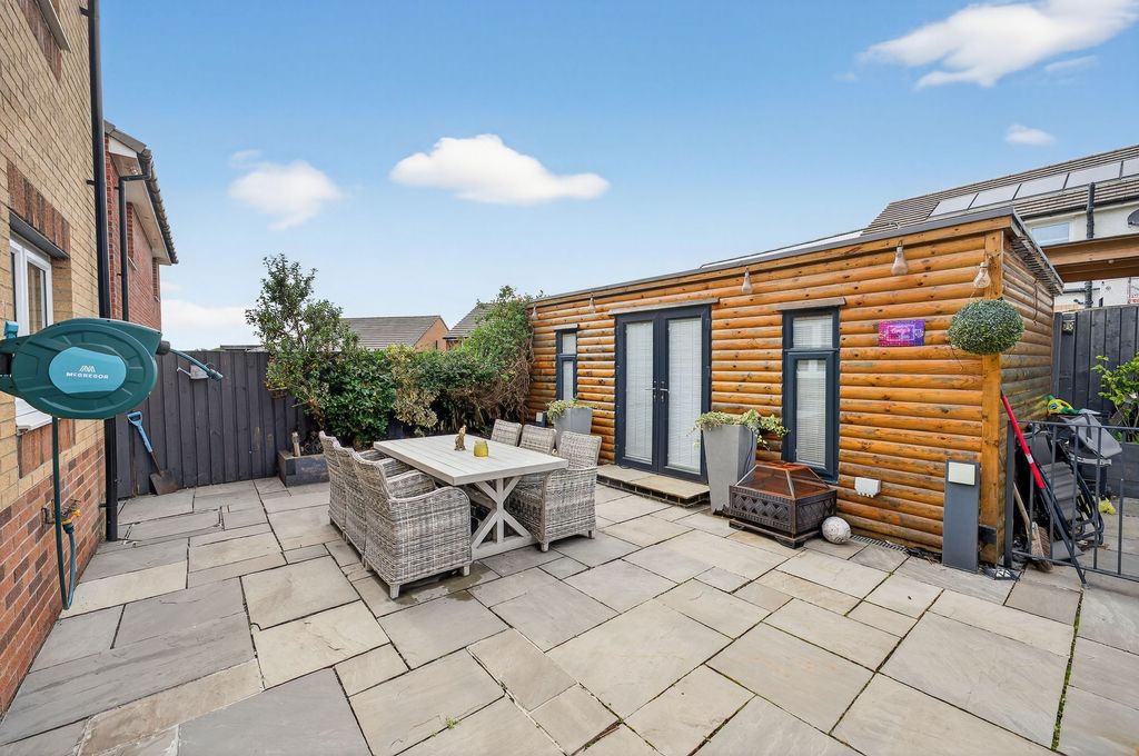 Property photo 3 of 35