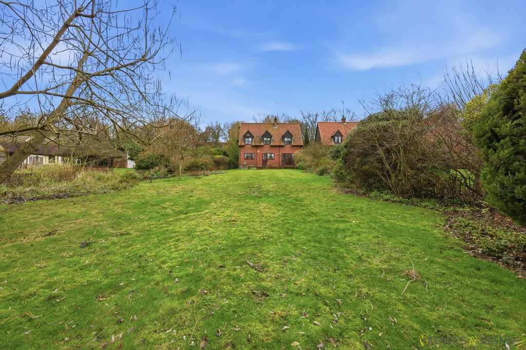 Property photo 2 of 34