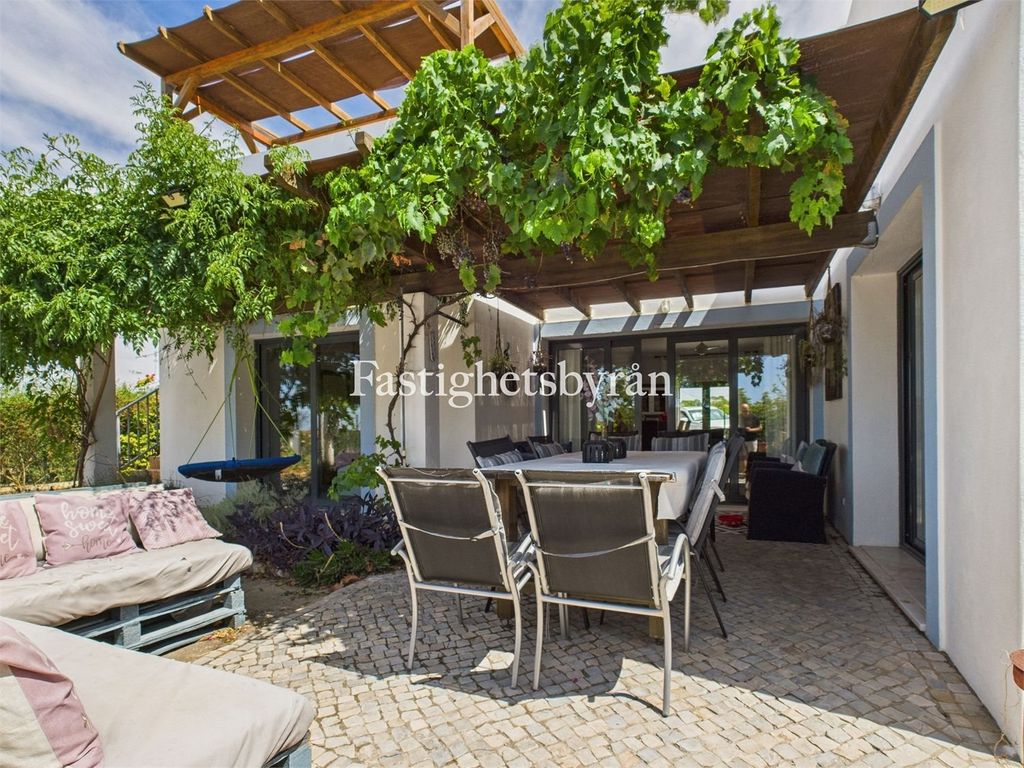 Property photo 3 of 34