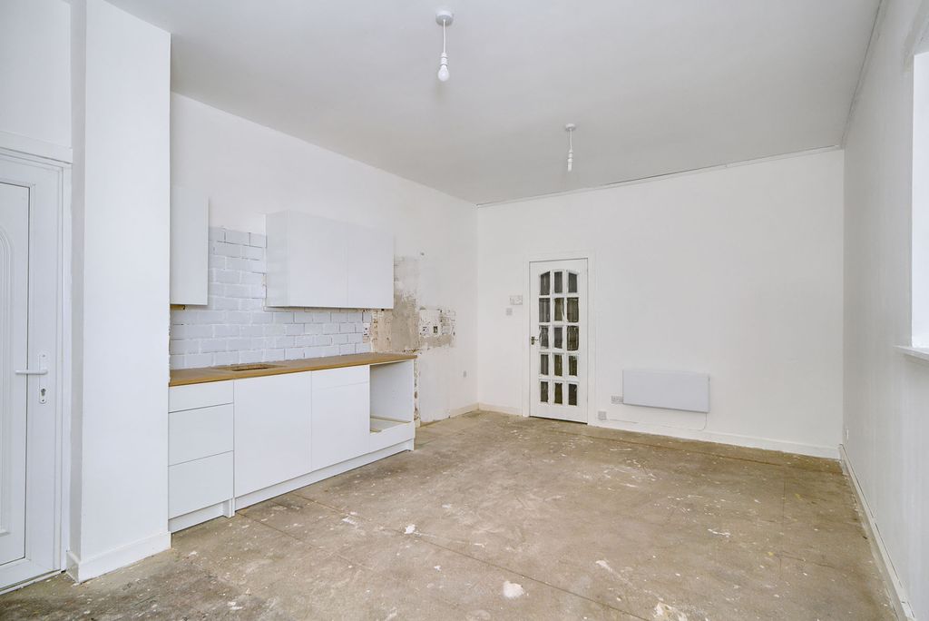 Property photo 3 of 8 Property Image 3