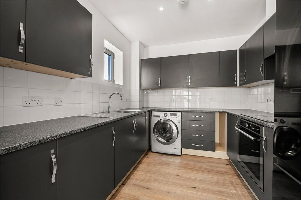 Property photo 3 of 9 Picture No. 25