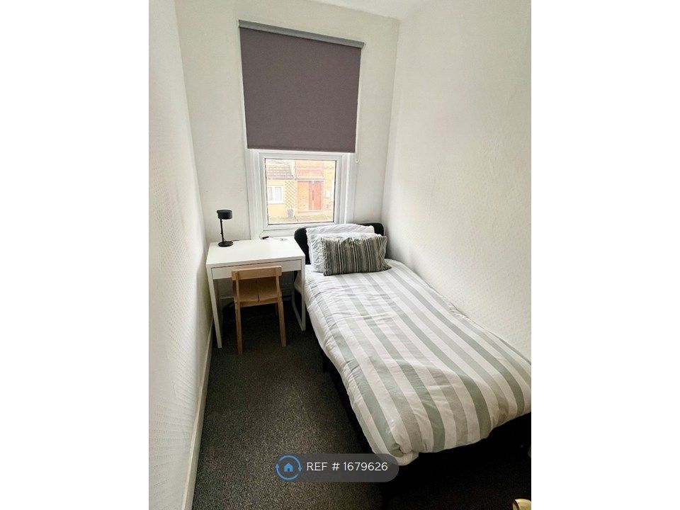 Property photo 3 of 12 Bedroom 3