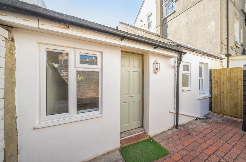 Property photo 1 of 8 1511675-16-6A871B...
