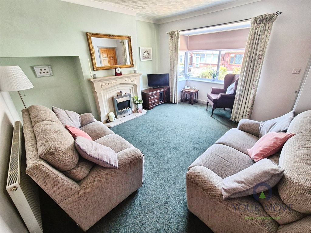 Property photo 2 of 11 Lounge