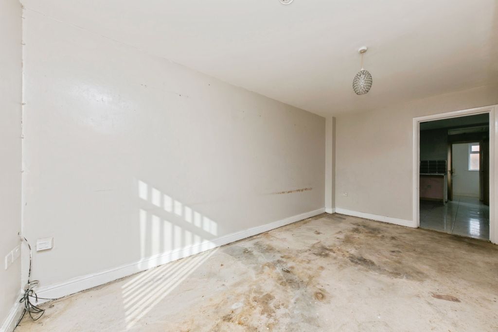 Property photo 3 of 16 Pbox-Img.Jpg