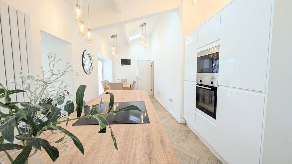 Property photo 3 of 43 Pxl_20251127_105941686.Mp~2