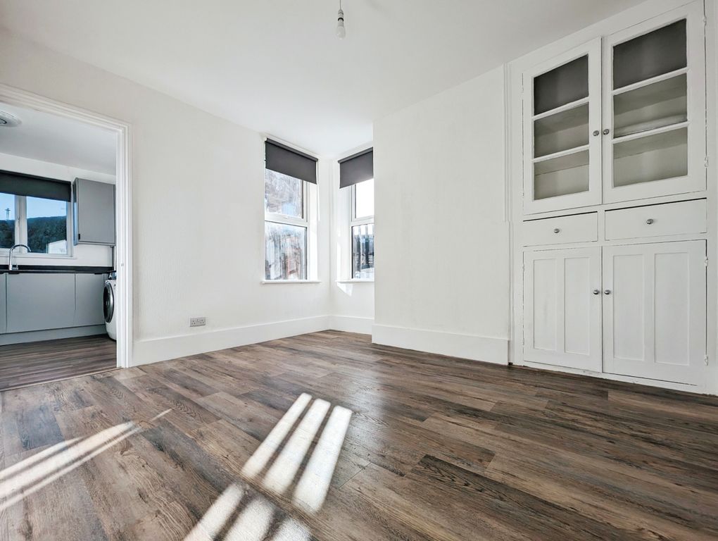 Property photo 3 of 10 1000055122