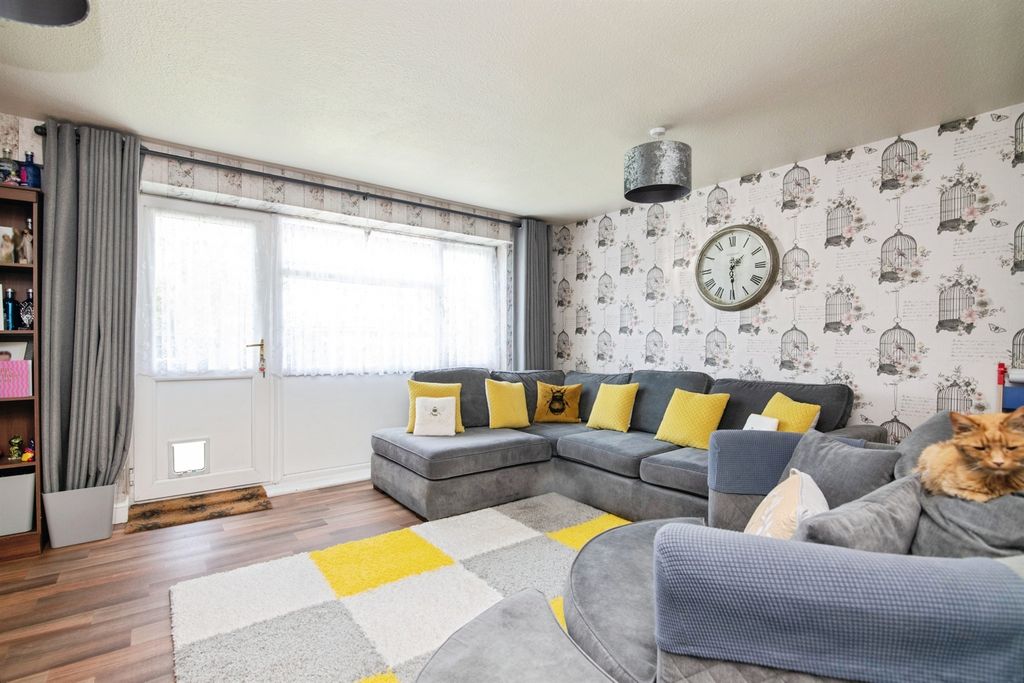 Property photo 2 of 20