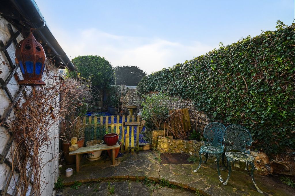 Property photo 2 of 20 Garden