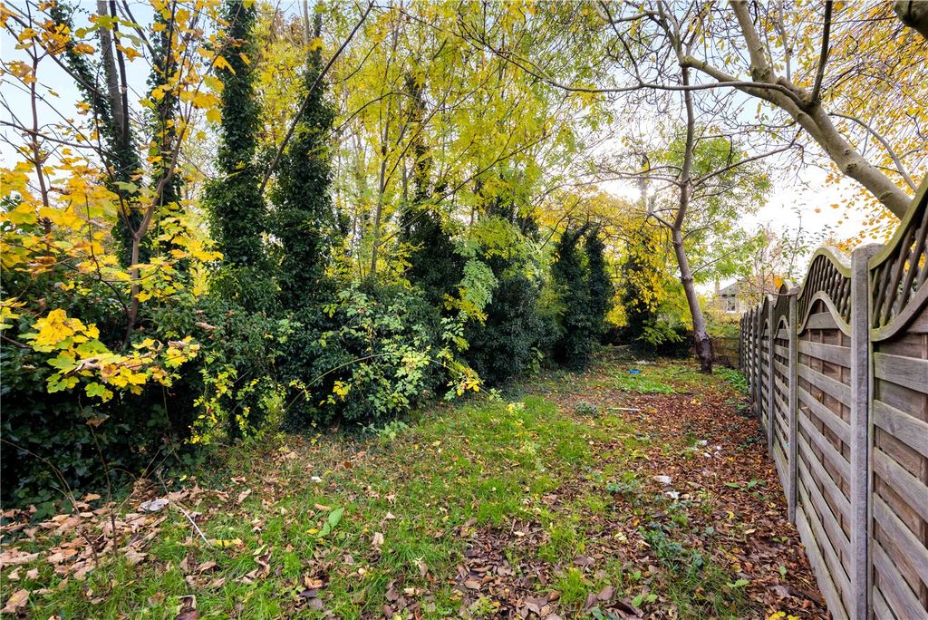 Property photo 2 of 25 Garden