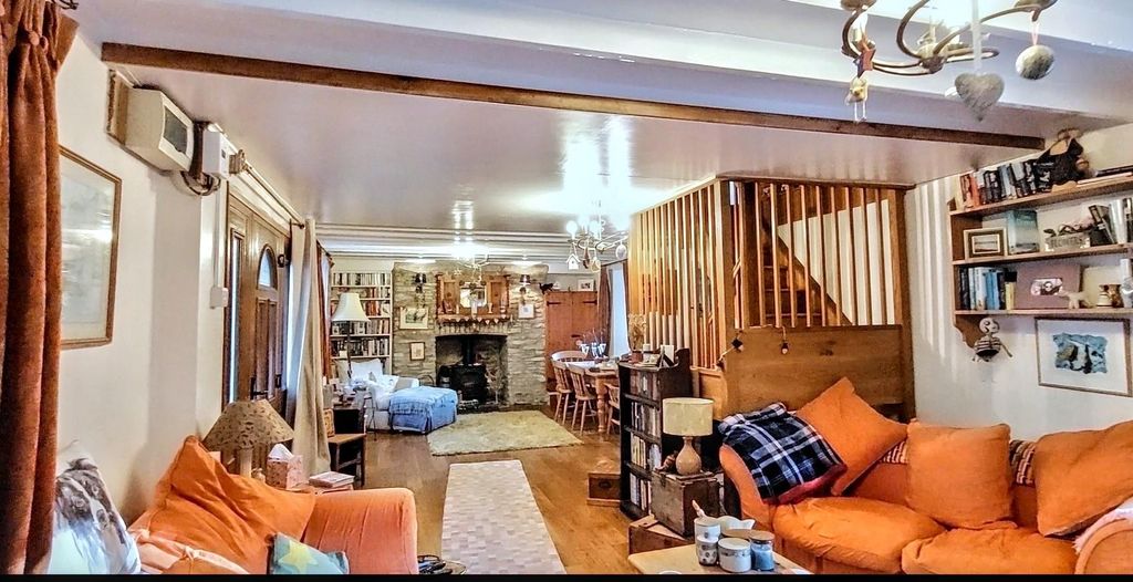 Property photo 2 of 53 Lounge