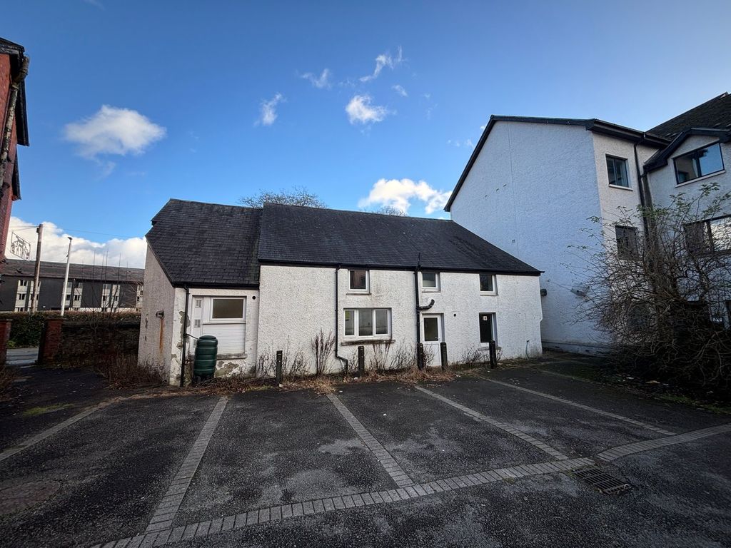 Property photo 2 of 6