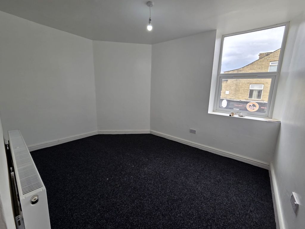 Property photo 1 of 4 234A Whetley Lane, Manningham, Bd8 9Dj