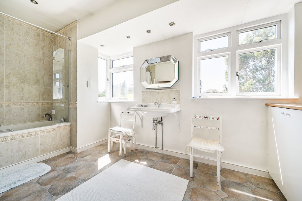 Property photo 3 of 21 Bathroom