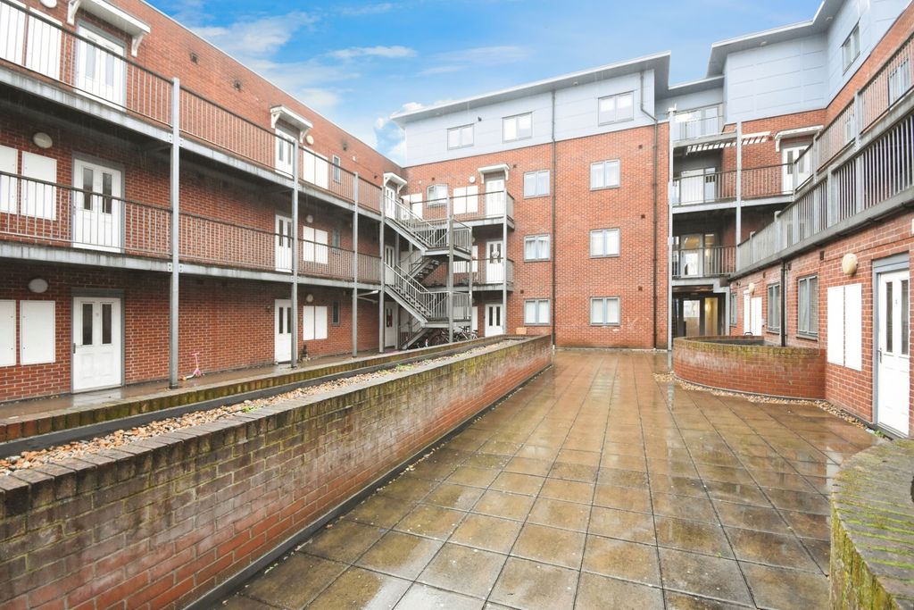 Property photo 1 of 13 Communal Area