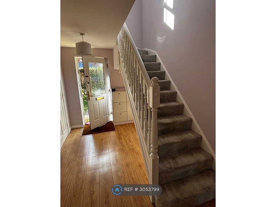 Property photo 3 of 20 Entrance Hall (Exit)