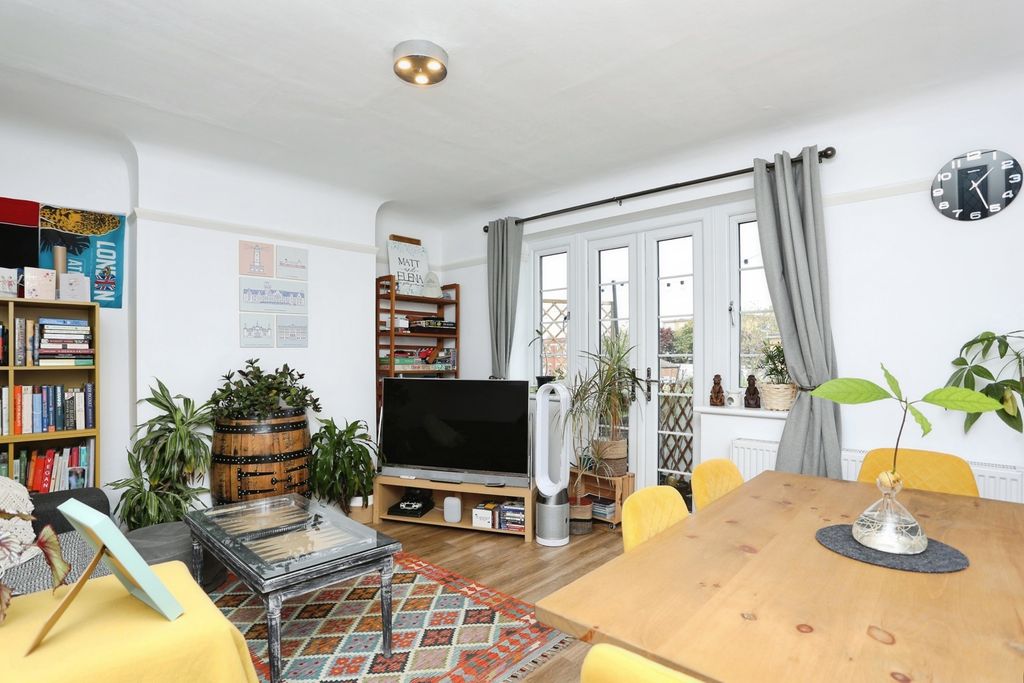 Property photo 2 of 16 Photo