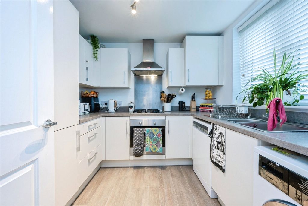 Property photo 3 of 22 Picture No. 12